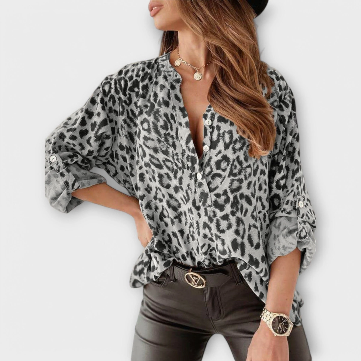 Blusa Moderna con Estampado de Leopardo
