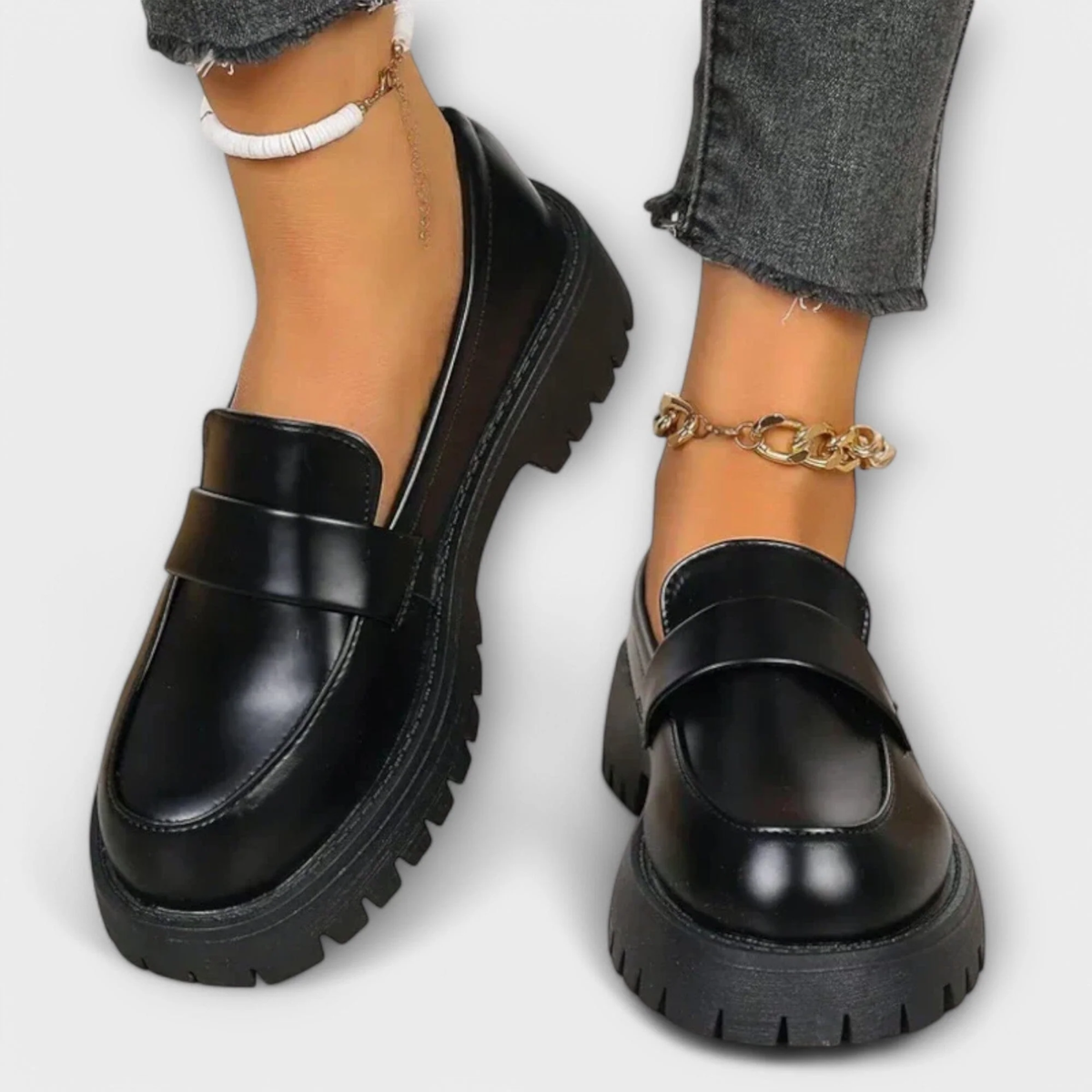 Mocasín para mujer con diseño y cuña satinada