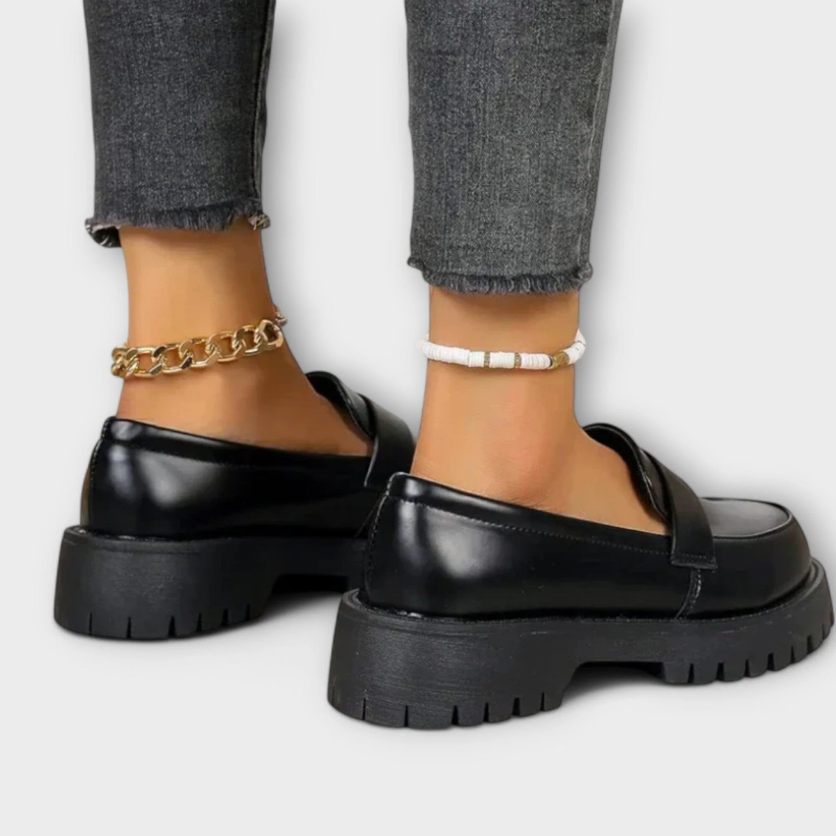 Mocasín para mujer con diseño y cuña satinada