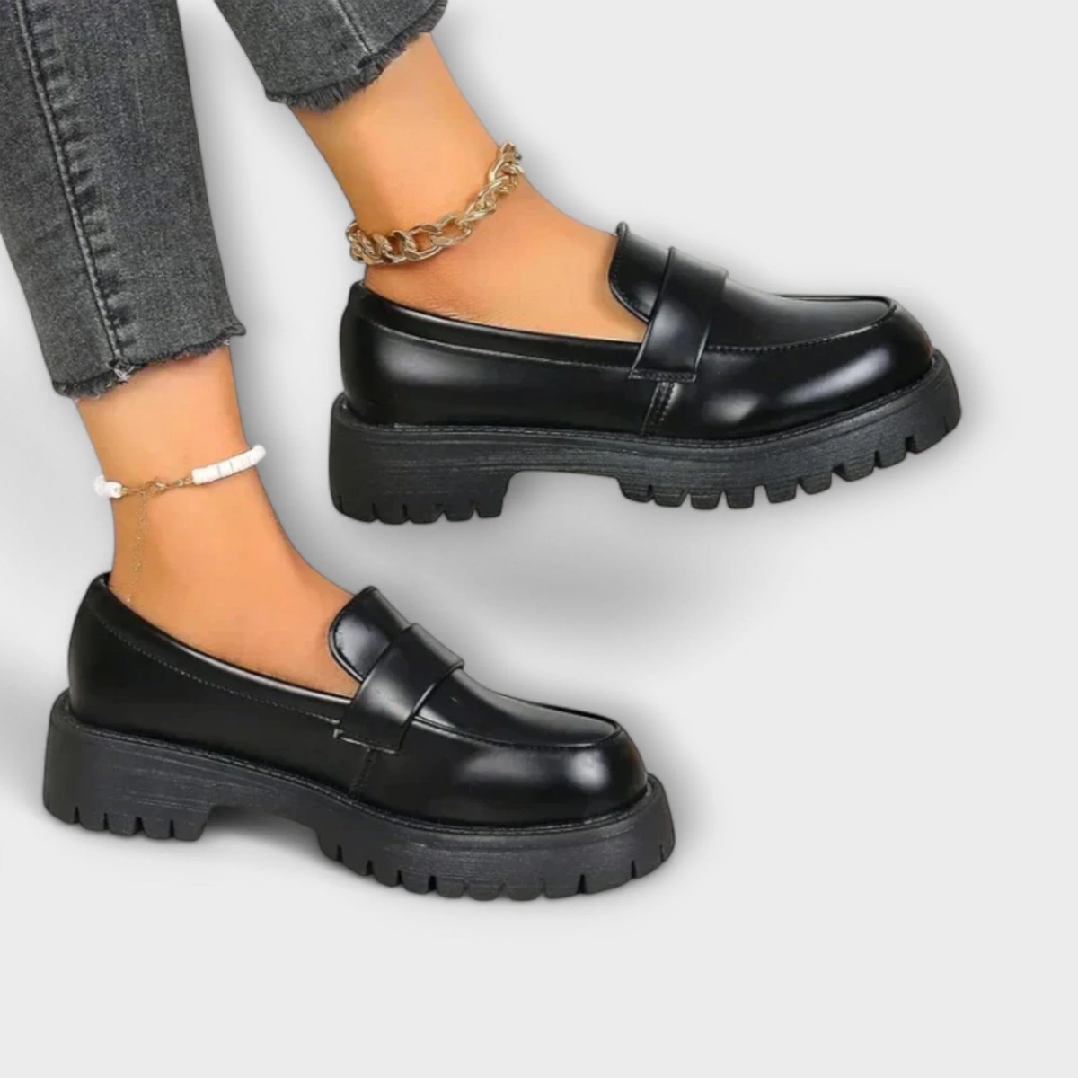 Mocasín para mujer con diseño y cuña satinada